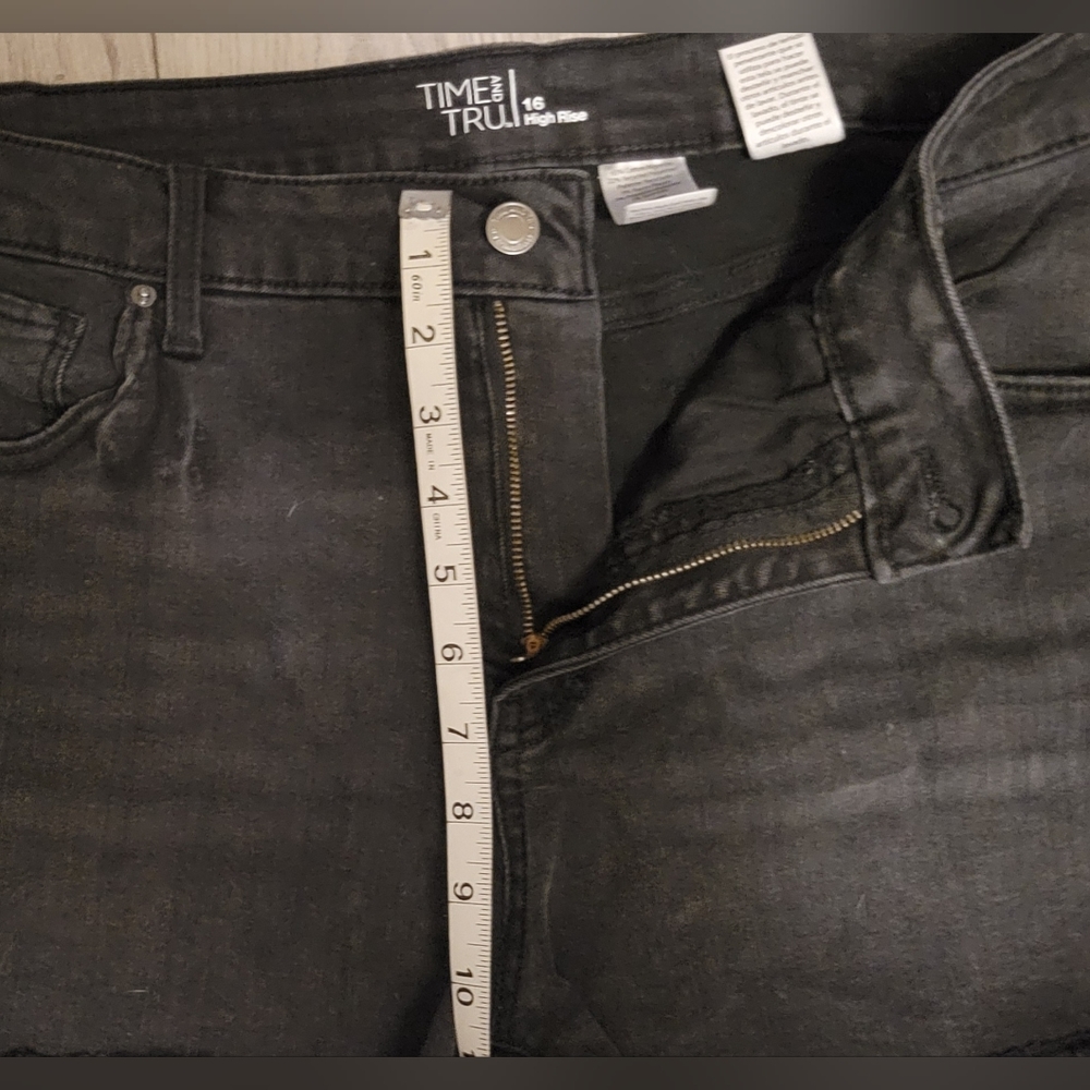 Time & Tru, frayed booty jean shorts, black, Size 16, High Rise - Picture 4 of 11
